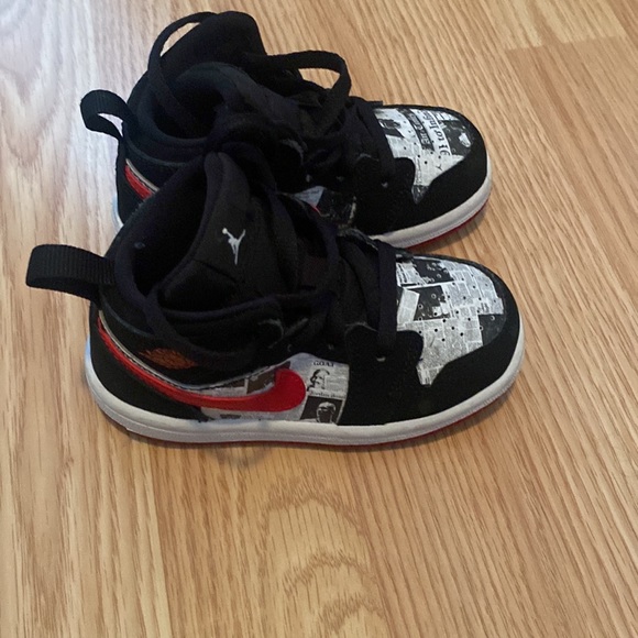 Jordan retro 1s - Picture 3 of 4